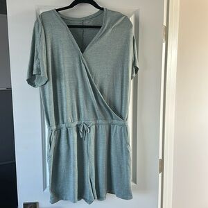 📌3 for $20📌 32 Degrees Romper size XL